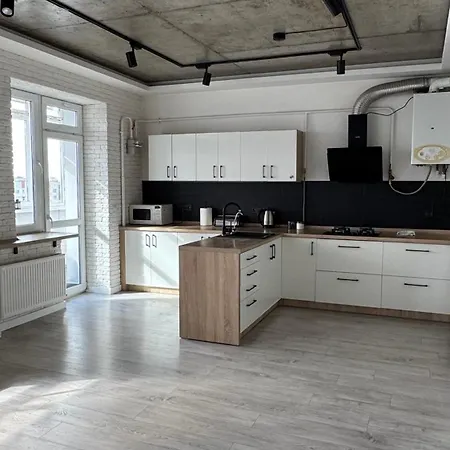 Spacious Modern Loft On Perfetskogo