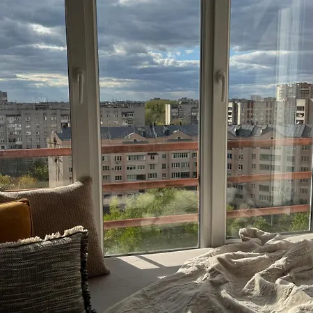 Daire Spacious Modern Loft On Perfetskogo *